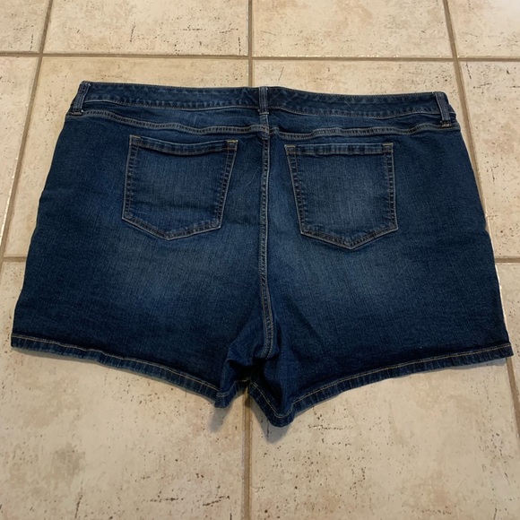 Torrid Denim Jean Shorts Size 26 Dark Wash - Picture 3 of 5